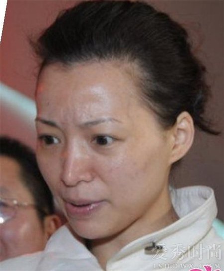 董卿素颜照差别大
