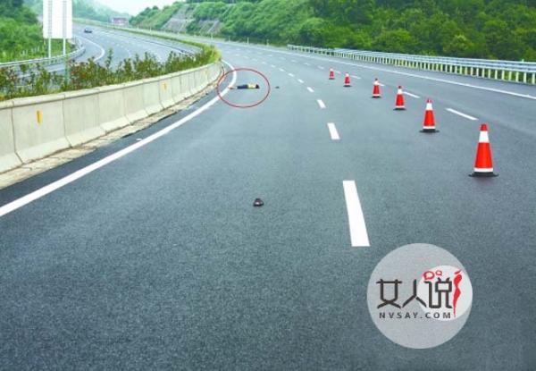 女子遭拖行5公里死亡 尸体残破现场鲜血淋漓惨不忍睹