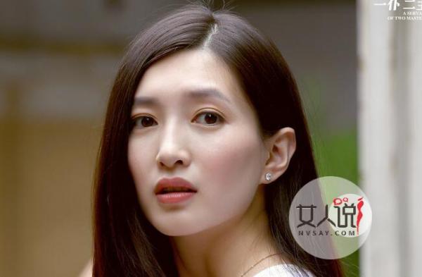 江疏影捂胸险走光 烈焰红唇变霸道总裁火辣身材依旧挡不住