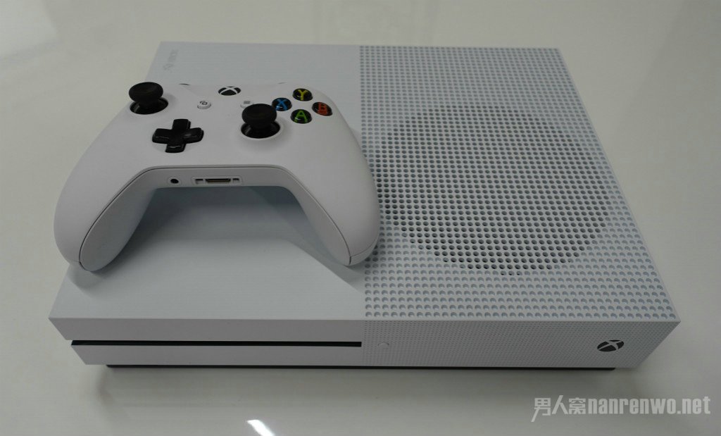 Xbox One S or PS4