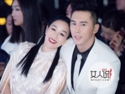 钟丽缇张伦硕高调秀恩爱 走南闯北狂撒狗粮让人无可奈何