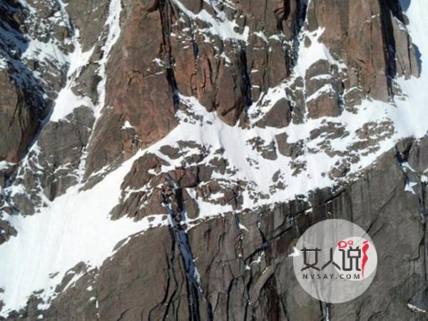 数千人受困雪山 旅游防止不住的危险老人小孩受困数小时