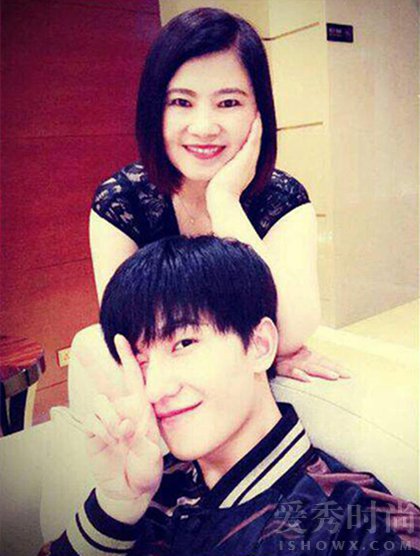 杨洋妈妈正面照首次曝光