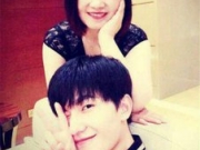 杨洋妈妈正面照曝光 网友直呼婆婆太漂亮