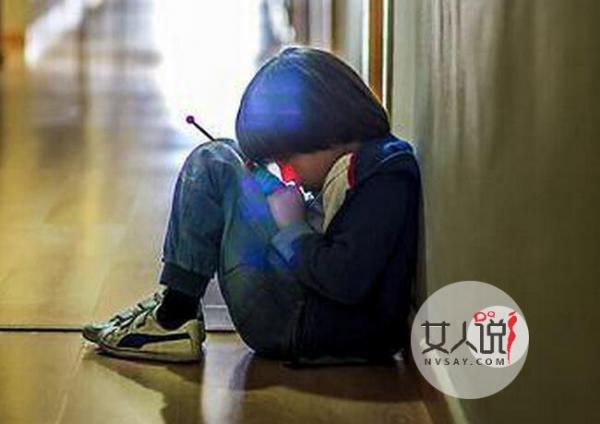 女孩遭后妈疯狂踹打 倒地痛哭求饶画面令人心酸发指