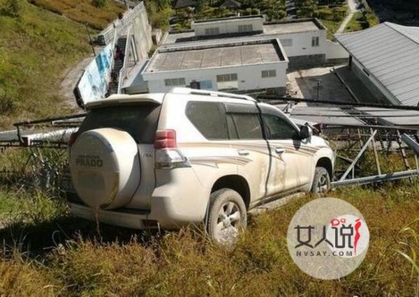 聊太投入忘踩刹车 女子上演夺命惊魂险酿成车祸