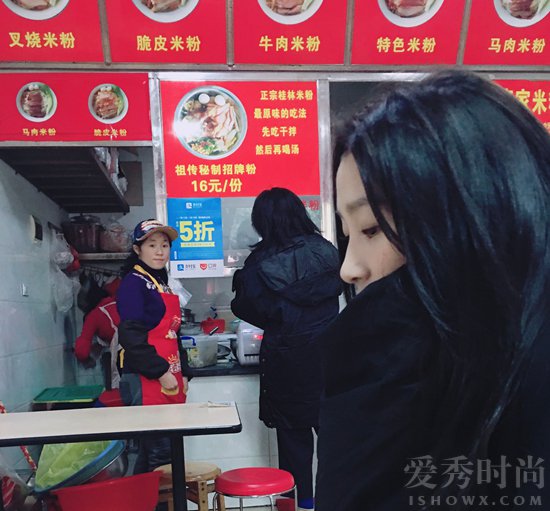 关晓彤长发披肩