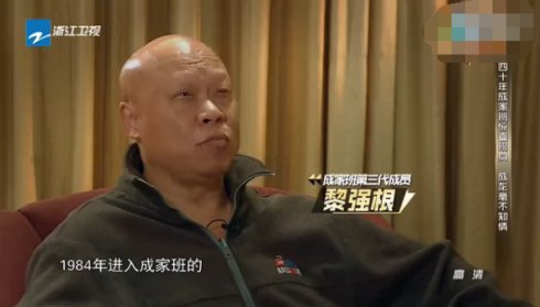 成龙一生重情重义，为什么让这两位成家班兄弟寒心？