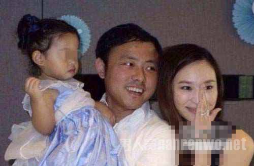 吴佩慈一家三口