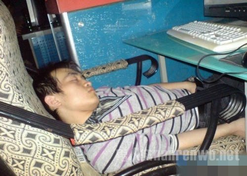 男子上网18小时猝死
