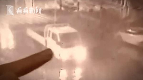皮卡车