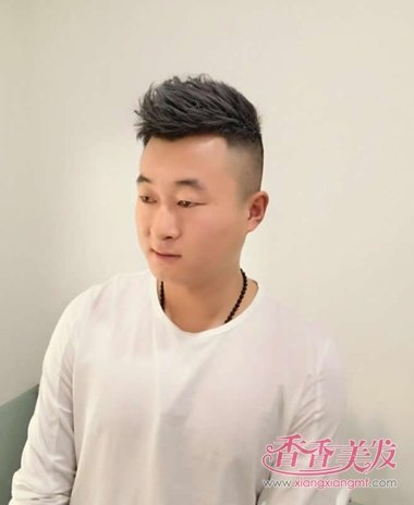 两边铲平短发发型 两边被剃的短发发型