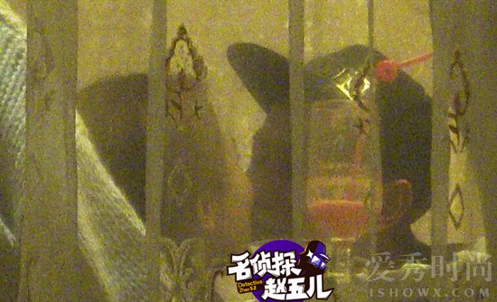 杨紫秦俊杰恋情曝光对嘴亲吻