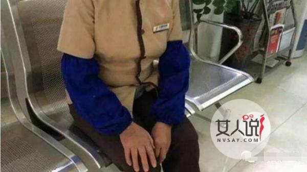 男子强吻保洁阿姨 变态男霸王硬上弓强吻大妈疯狂揩油