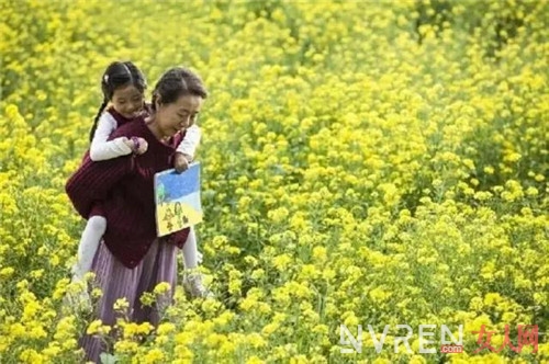 暖心韩影《季春奶奶》：你说是大海更宽 还是天空更宽