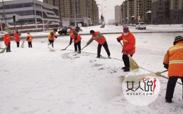 包头现扫雪神器 网友指大材小用竟拿坦克扫雪太浪费