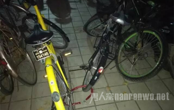 护士锁小黄车被拘