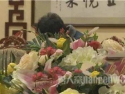 男子微信抢红包输了千万 知道真相眼泪掉下来