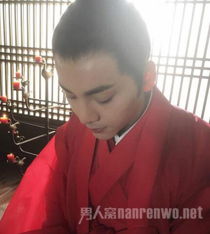陈伟霆醉玲珑大婚扮相