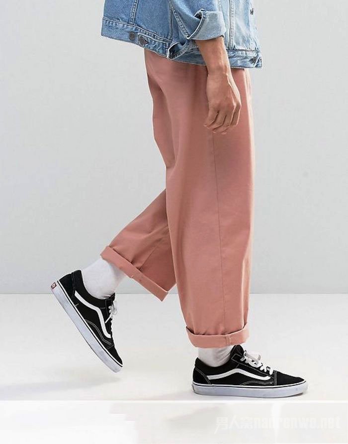 藕粉色阔腿裤