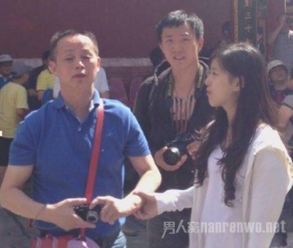 章泽天与爸爸章丽厚