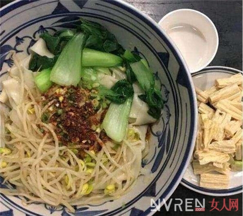 李晨面馆一碗青菜豆芽面卖30baby奶昔更坑 胡歌料理是真赞