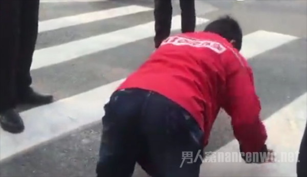 爬行的外卖小哥