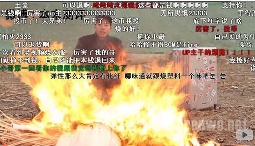 小哥烧掉网红衣服
