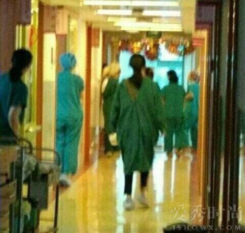杨幂的背影