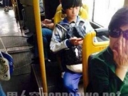 易烊千玺校服旧照曝光 学生气十足