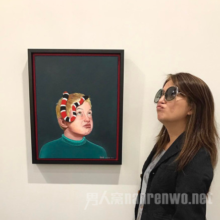 赵薇看艺术展