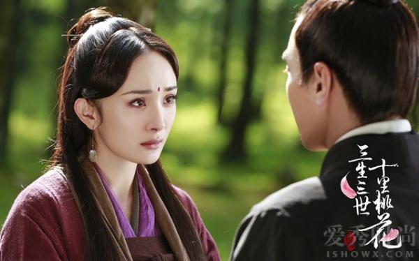 杨幂在电视剧版《三生三世十里桃花》中饰演白浅