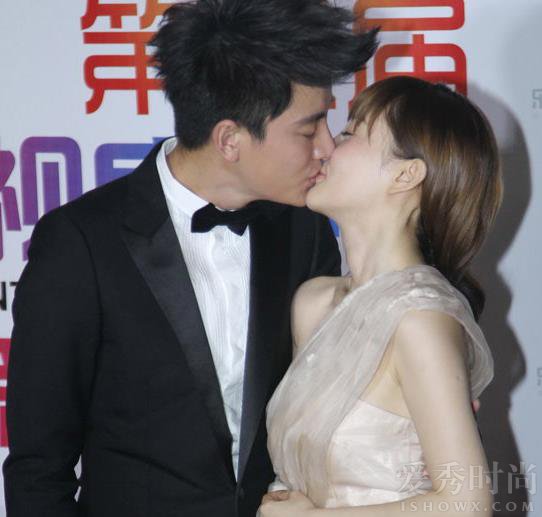 李小璐贾乃亮亲吻照