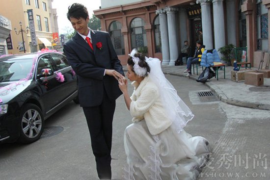 虐狗模式的靳东李佳结婚照