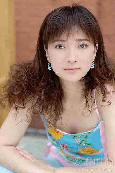 第三任妻子何晴为许亚军甩5年男友