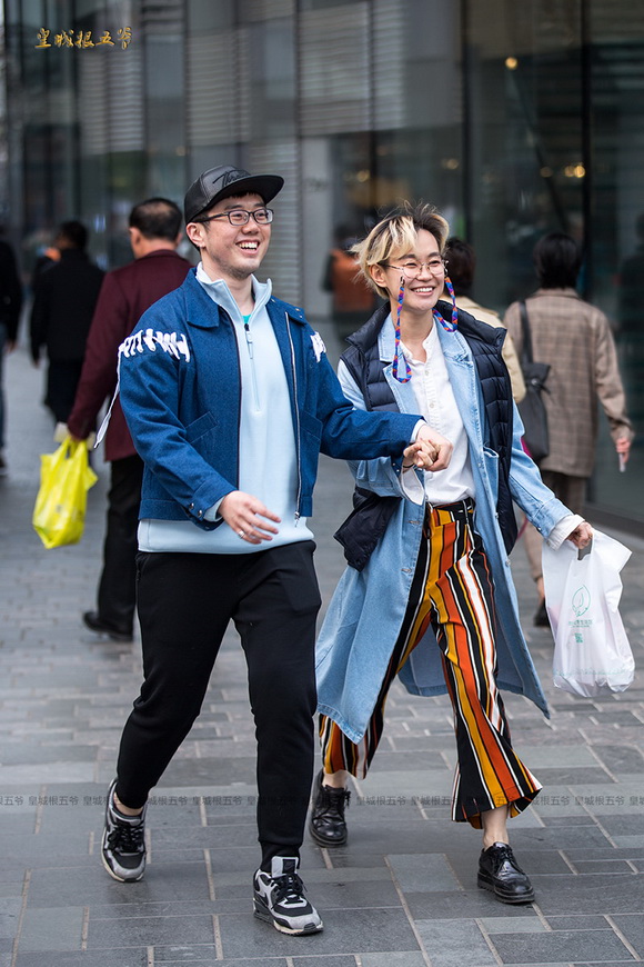 北京最新时尚街拍，各路潮人个个穿着前卫时髦