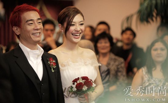 陈小春应采儿宴会上结婚照