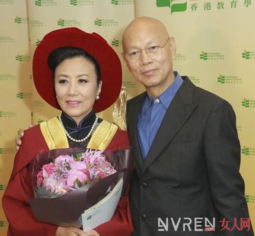 《朗读者》第八期汪明荃罗家英夫妇秀恩爱网友大赞