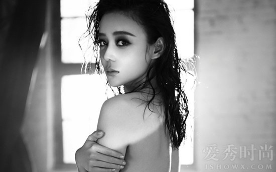 袁姗姗黑白照