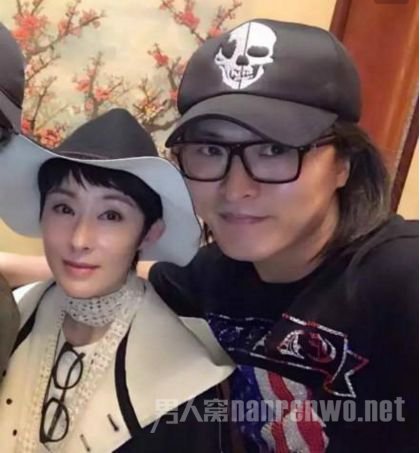 张敏与新欢同框