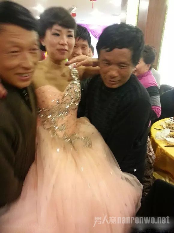 新郎新娘闹婚