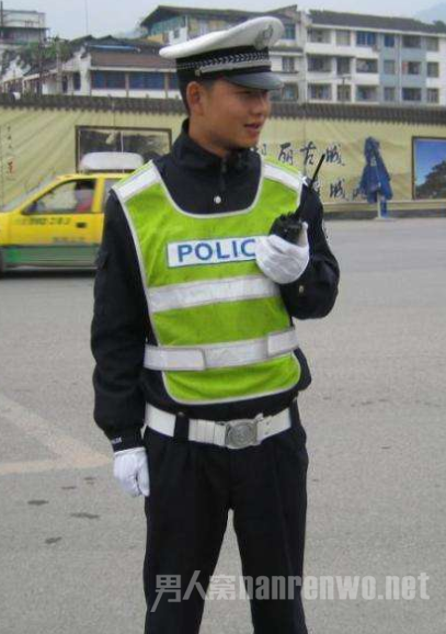 交警