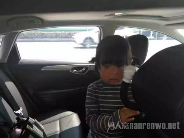 3岁女孩被反锁暴晒车内