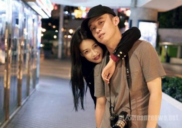 董子健与孙怡举止亲密