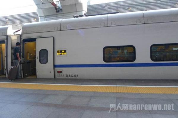 乘坐高铁出行