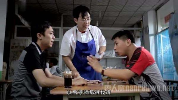 朋友吃饭抢着买单被打送医