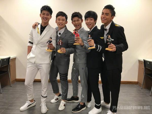 高能少年团
