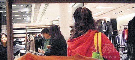 刘松仁与贵妇逛街