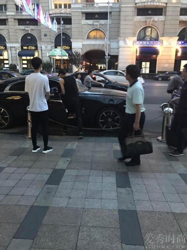 黄子韬买豪车