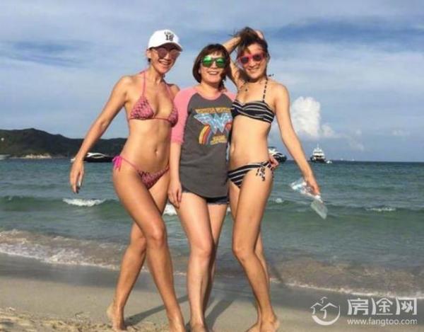 李玟晒三姐妹比基尼照